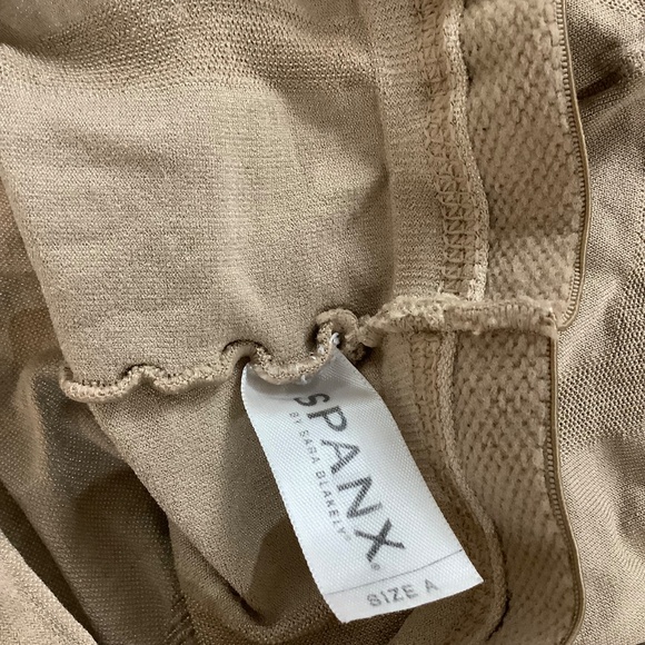 Spanx size A mid-thigh short - Picture 6 of 8